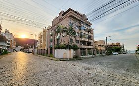 Apto 304 El shadday 3 quartos 150 metros mar